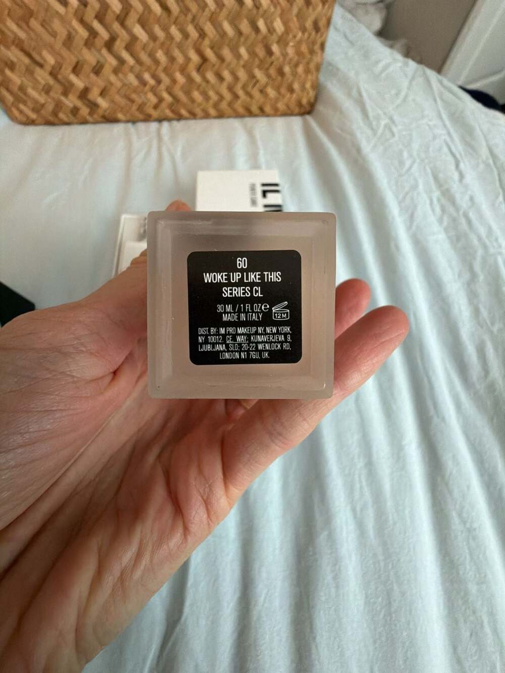 IL Makiage Skin Makeup Bundle Flawless Foundation, Age Redness Primer & Brush - Picture 5 of 9